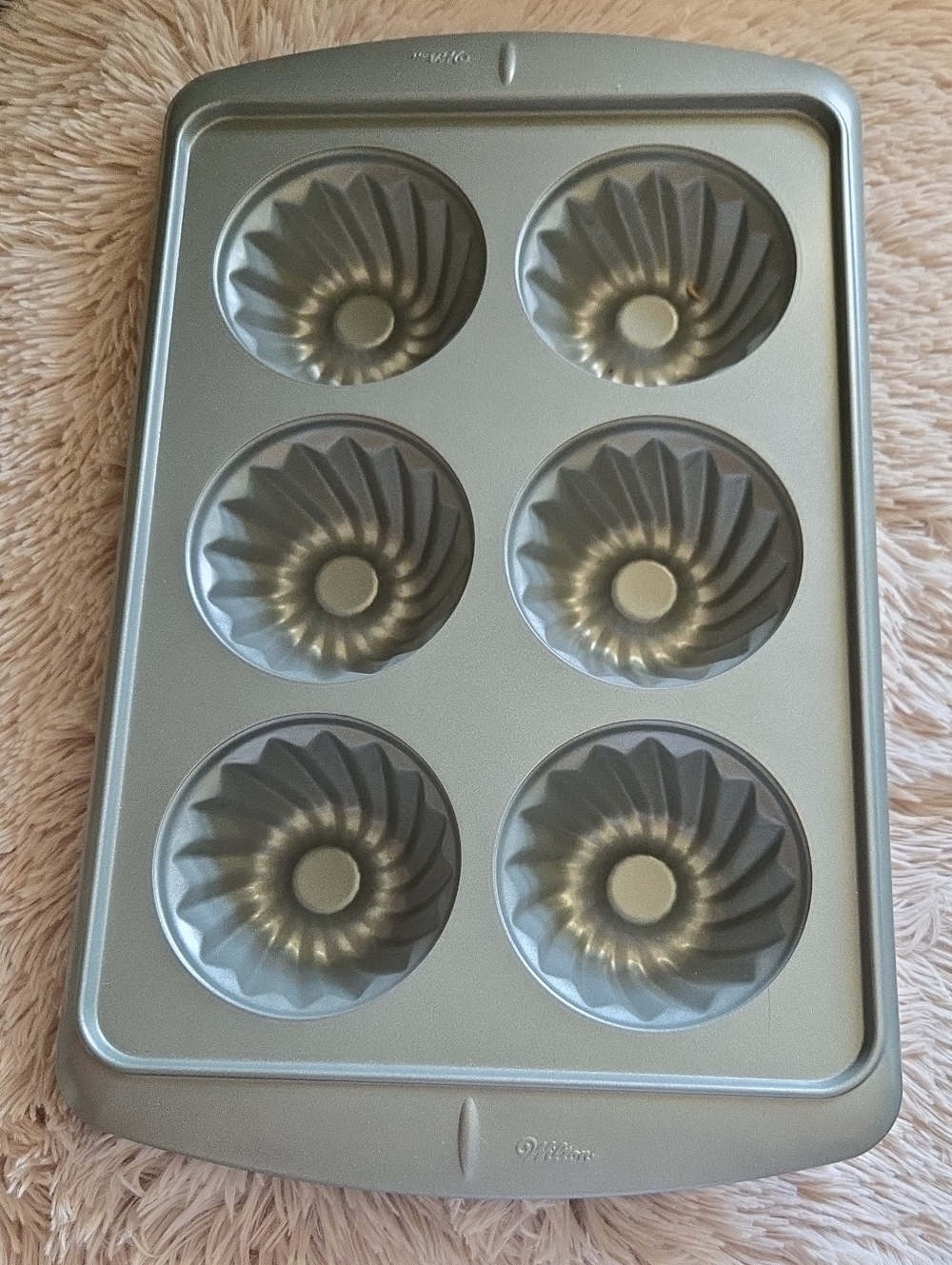 Wilton 6-Cavity Swirl Mini Bundt Pan in Metallic Gray Baking Holidays